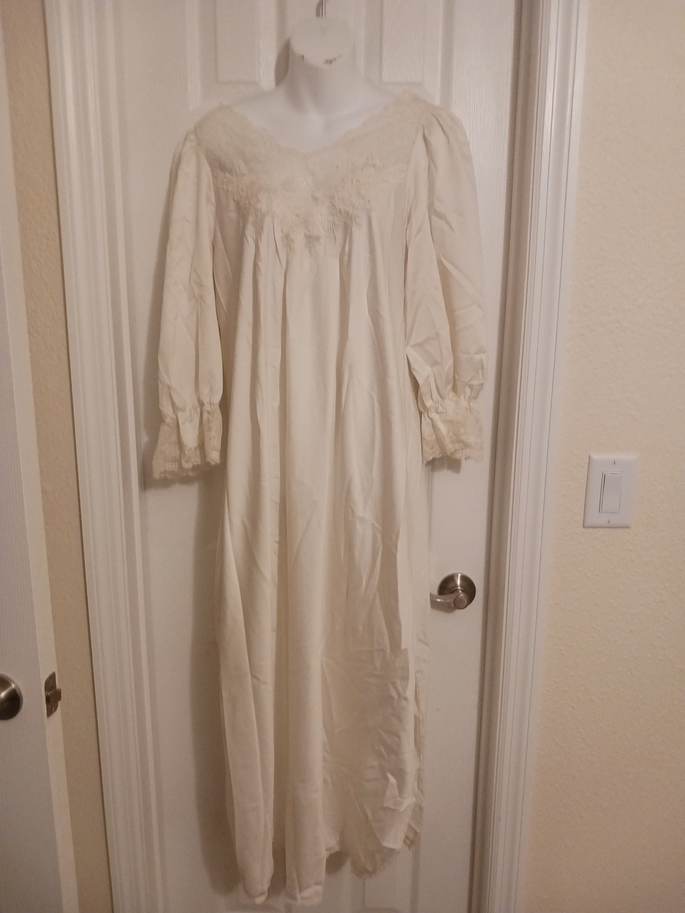 Vintage Ivory Long Sleeve Nightgown Lace Embroidery Ruffle Sleeves